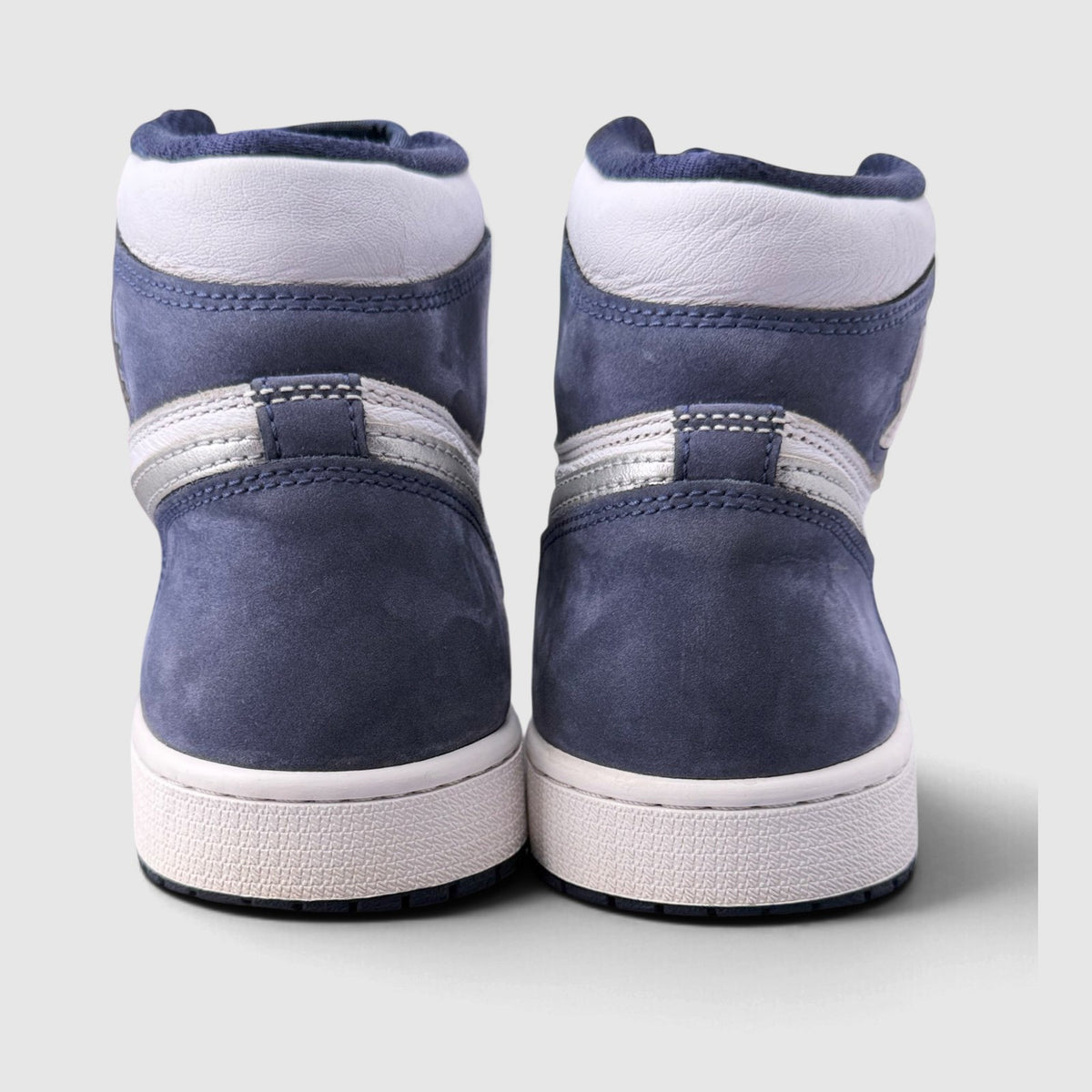 Nike Air Jordan 1 High Midnight Navy, buty sportowe męskie w bardzo dobrym stanie rozmiar 43, widok z tyłu