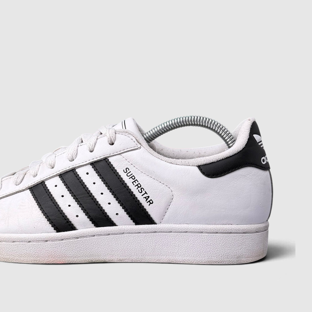 Adidas Superstar II, buty sportowe damskie w bardzo dobrym stanie rozmiar 40, boczny profil, lewa strona