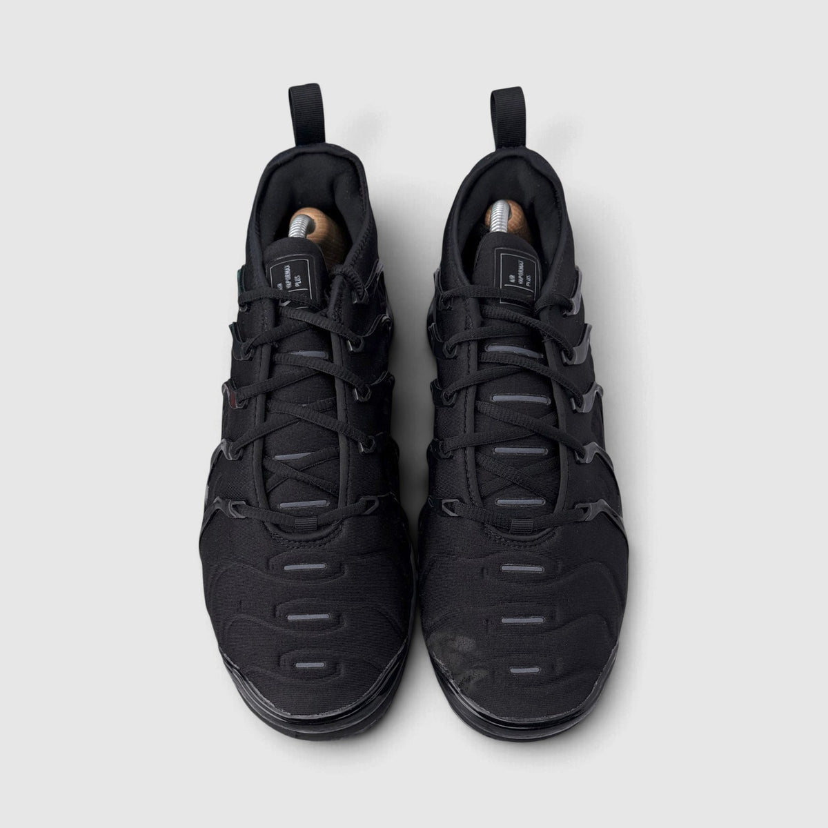 Nike Air VaporMax Plus Triple Black, buty sportowe męskie w dobrym stanie rozmiar 44.5, widok z góry