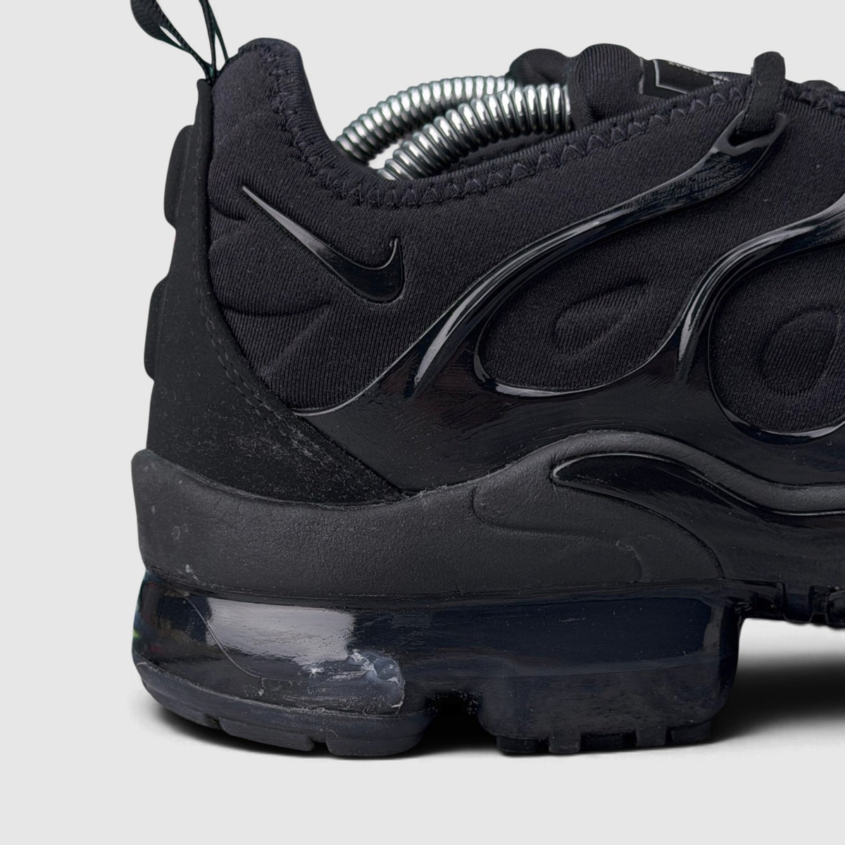 Nike Air VaporMax Plus Triple Black, buty sportowe męskie w dobrym stanie rozmiar 44.5, zapiętek