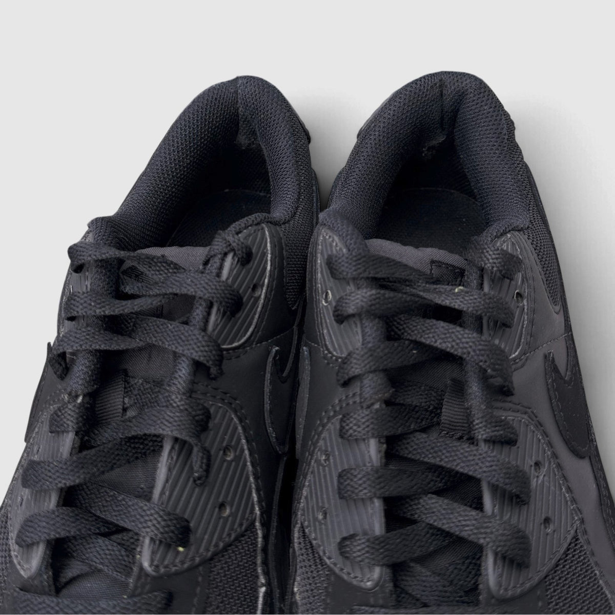 Nike Air Max 90 Triple Black, buty sportowe męskie w bardzo dobrym stanie rozmiar 46, detal