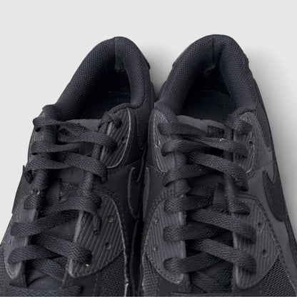 Nike Air Max 90 Triple Black, buty sportowe męskie w bardzo dobrym stanie rozmiar 46, detal