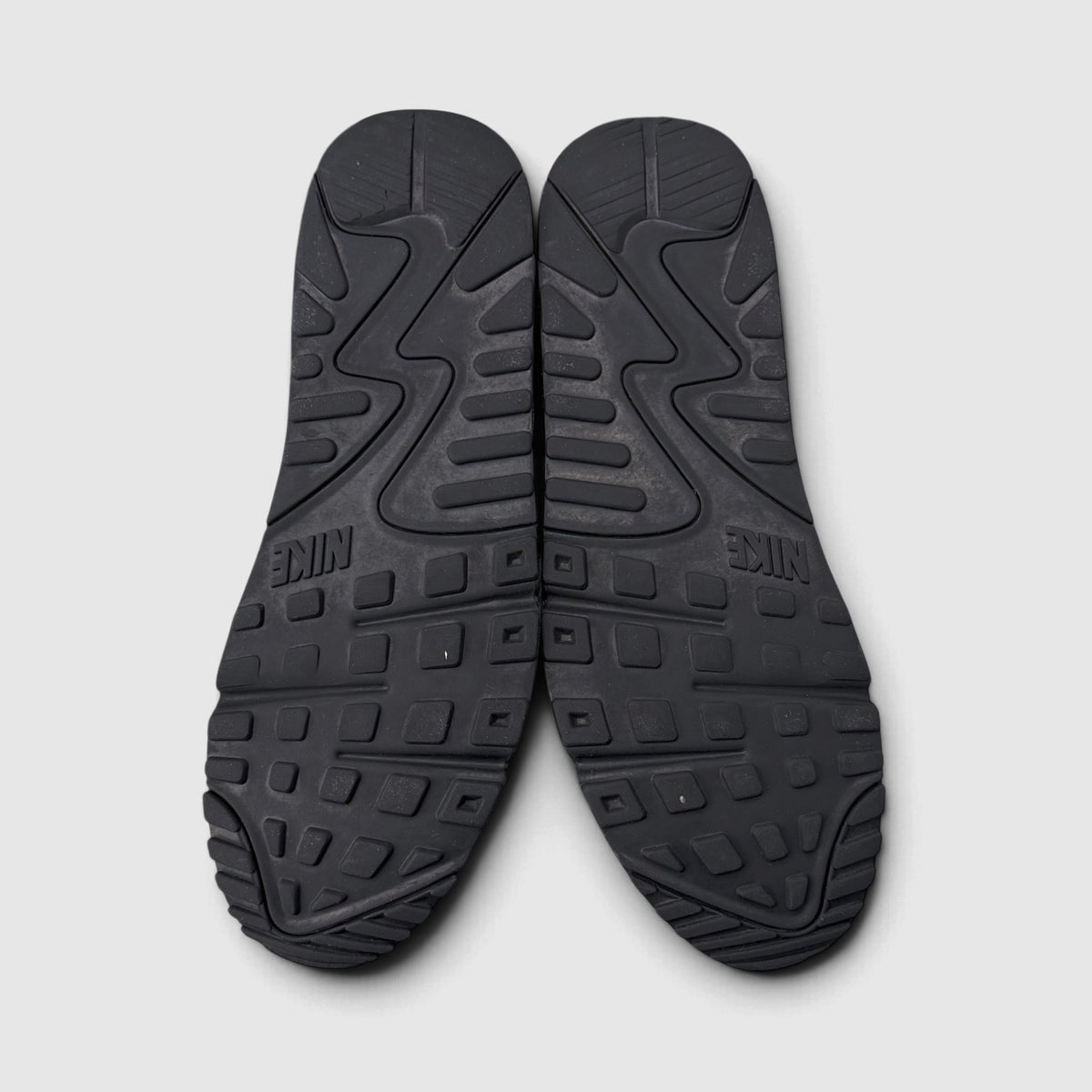 Nike Air Max 90 Triple Black, buty sportowe męskie w bardzo dobrym stanie rozmiar 46, podeszwa