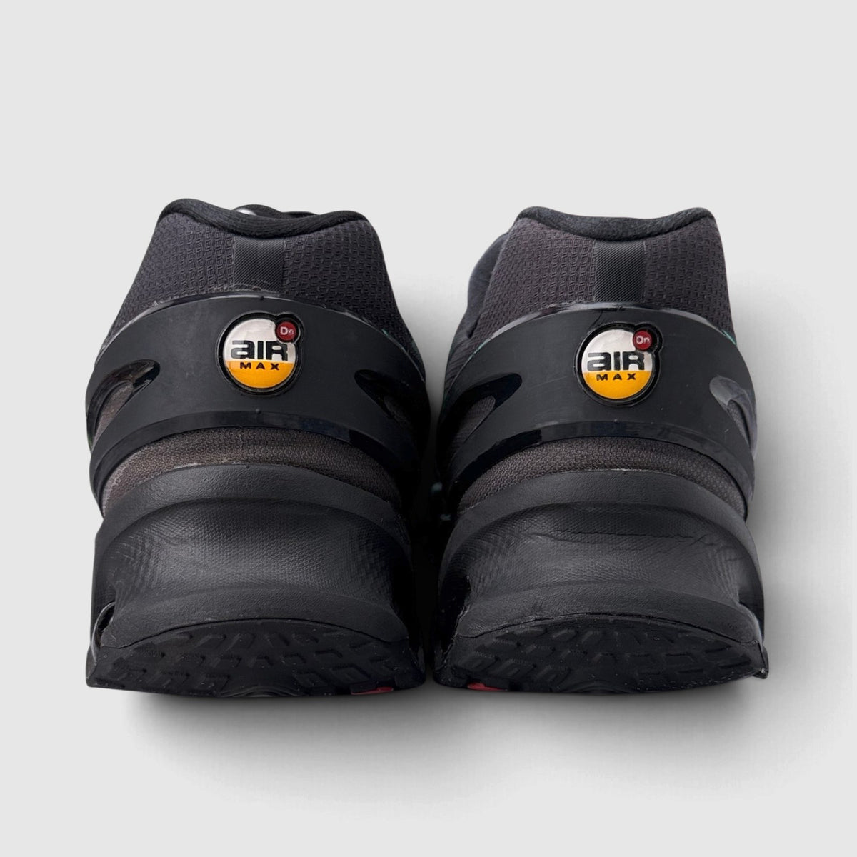 Nike Air Max DN8 Triple Black, buty sportowe męskie w dobrym stanie rozmiar 42.5, widok z tyłu