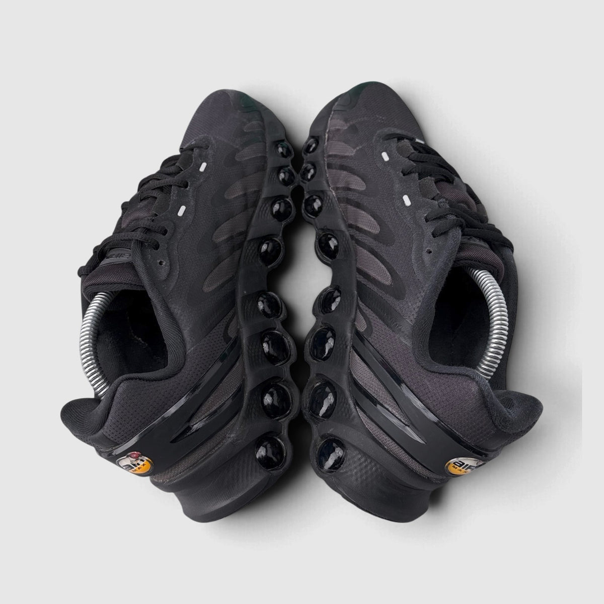 Nike Air Max DN8 Triple Black, buty sportowe męskie w dobrym stanie rozmiar 42.5, widok z góry