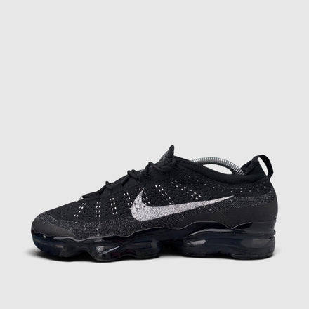 Nike Air VaporMax 2023 Flyknit Oreo, buty sportowe męskie w bardzo dobrym stanie rozmiar 44, boczny profil, lewa strona