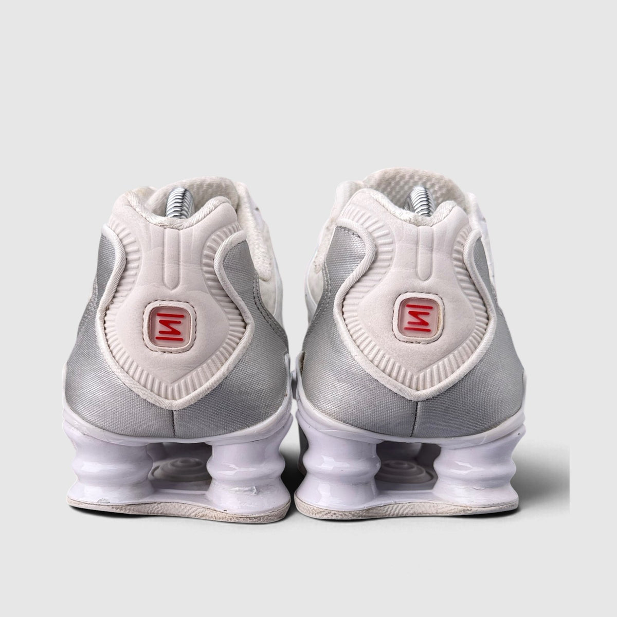 Nike Shox TL, buty sportowe damskie w bardzo dobrym stanie rozmiar 38.5, widok z tyłu