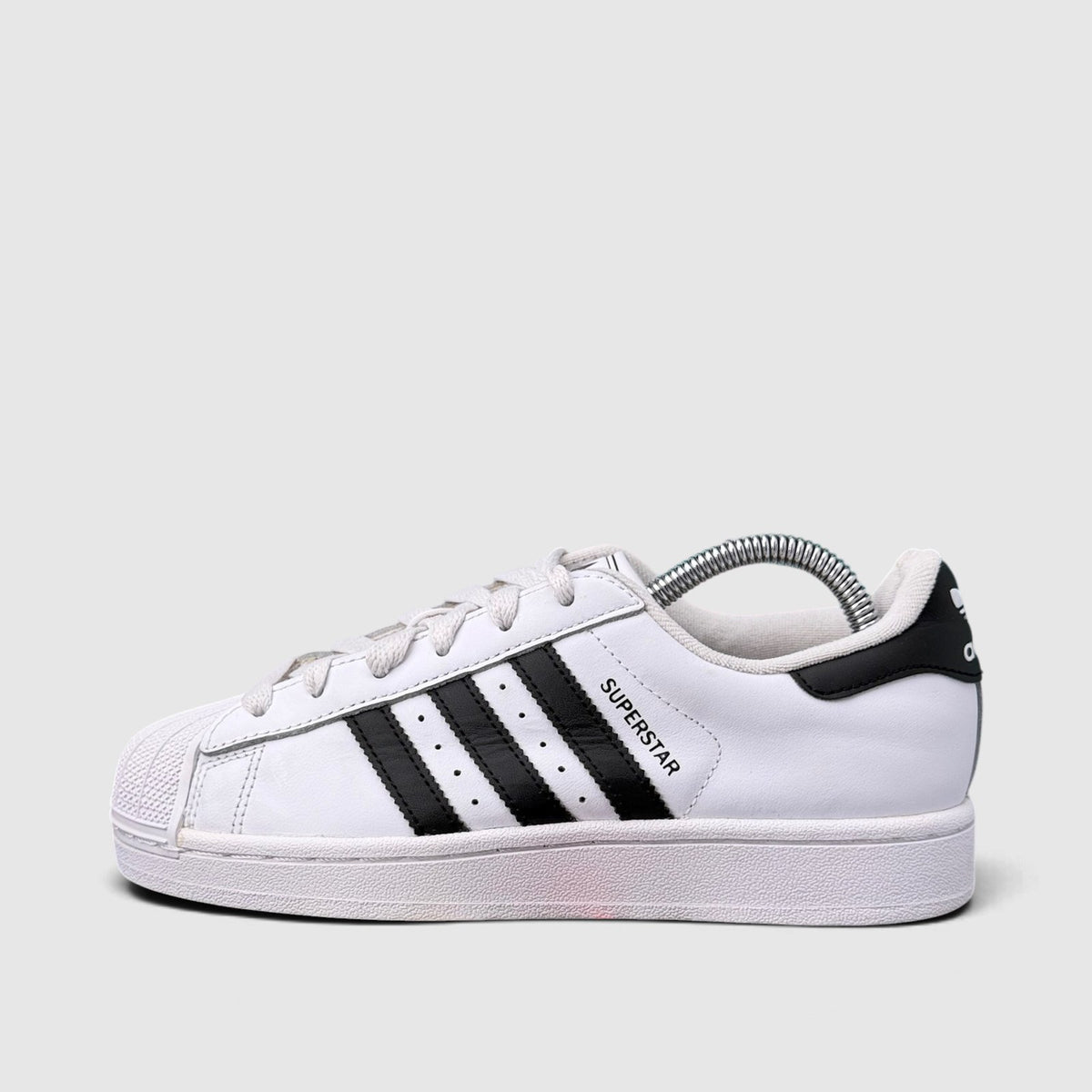 Adidas Superstar II Cloud White Black, buty sportowe damskie w bardzo dobrym stanie rozmiar 37 1/3, boczny profil, lewa strona