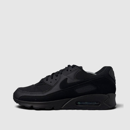 Nike Air Max 90 Triple Black, buty sportowe męskie w bardzo dobrym stanie rozmiar 46, boczny profil, lewa strona