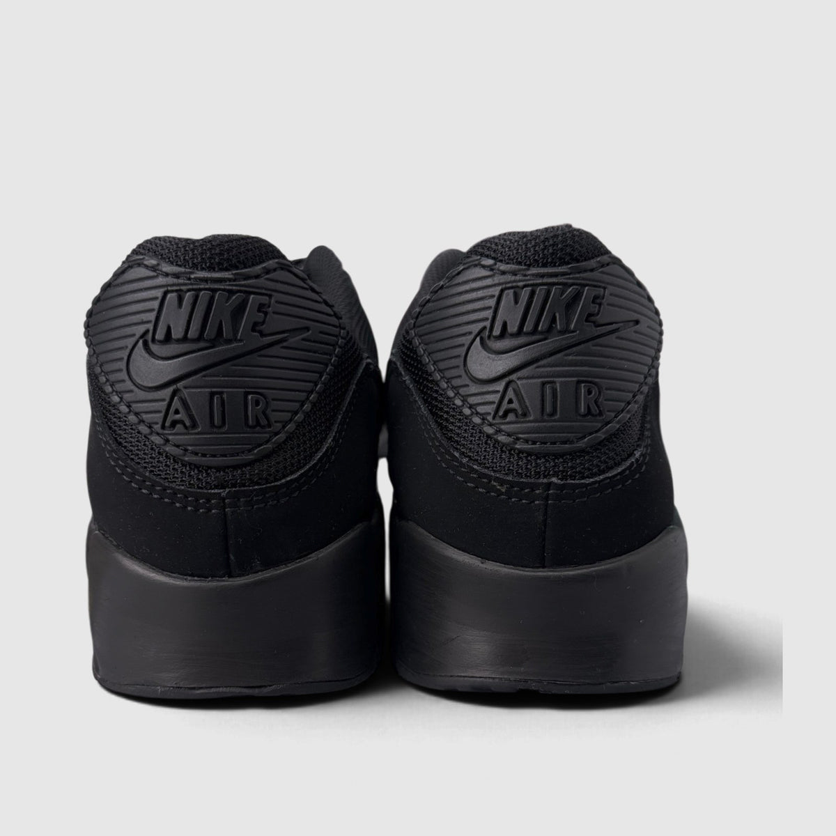 Nike Air Max 90 Triple Black, buty sportowe męskie w bardzo dobrym stanie rozmiar 46, widok z tyłu