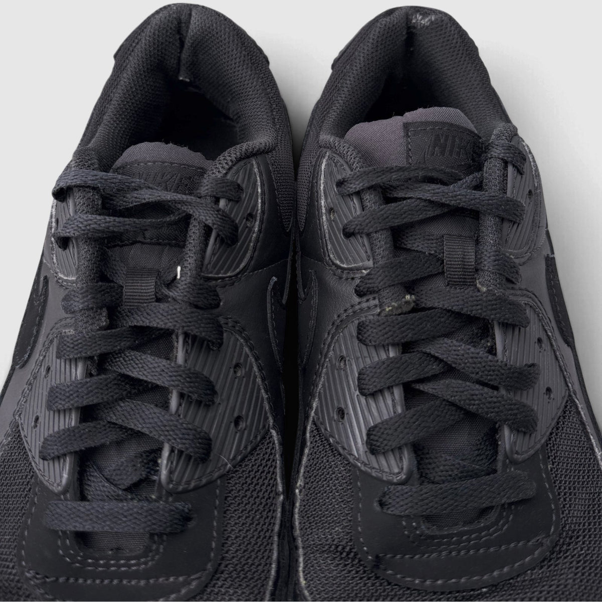 Nike Air Max 90 Triple Black, buty sportowe męskie w bardzo dobrym stanie rozmiar 46, detal