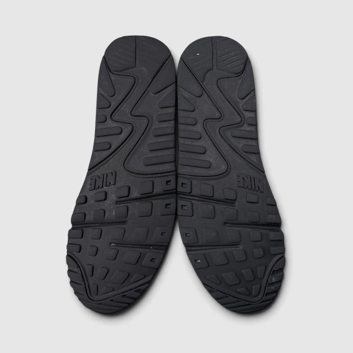 Nike Air Max 90 Triple Black, buty sportowe męskie w bardzo dobrym stanie rozmiar 46, podeszwa