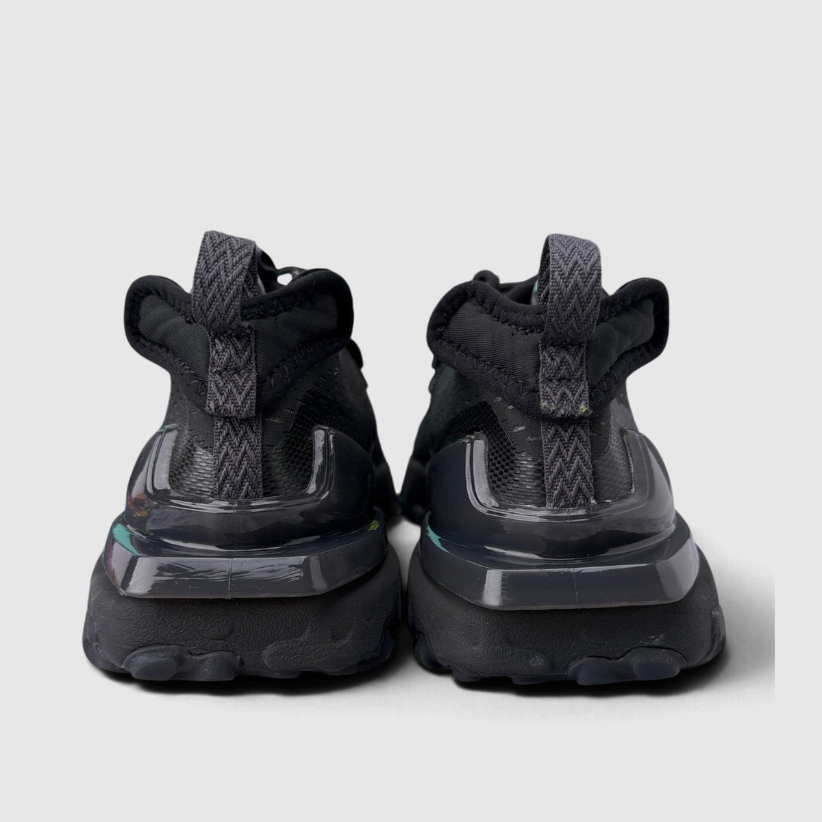 Nike React Vision Triple Black, buty sportowe męskie w bardzo dobrym stanie rozmiar 43, widok z tyłu