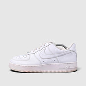 Nike Air Force 1 Low Triple White, buty sportowe męskie w dobrym stanie rozmiar 44, boczny profil, lewa strona