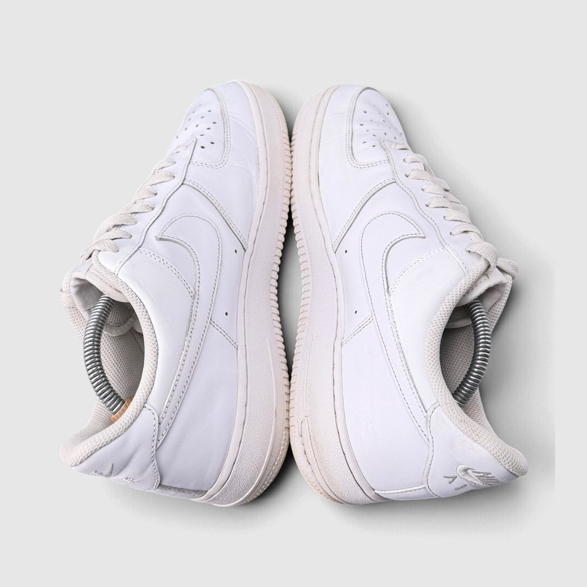 Nike Air Force 1 Low Triple White, buty sportowe męskie w dobrym stanie rozmiar 44, para butów