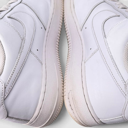 Nike Air Force 1 Low Triple White, buty sportowe męskie w dobrym stanie rozmiar 44, detal