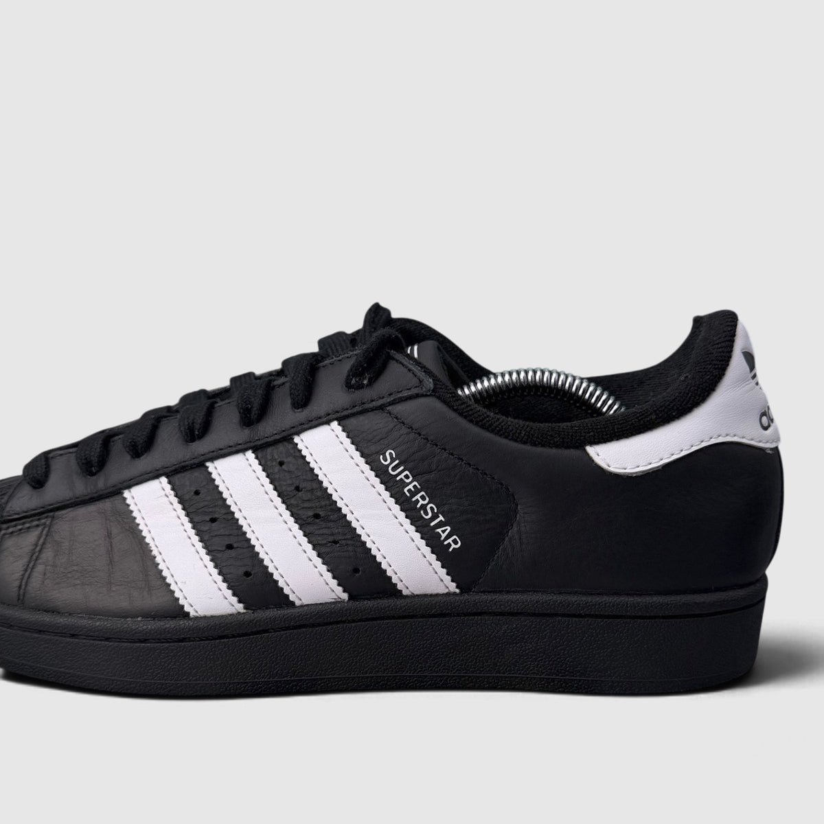 Adidas Superstar II Black White, buty sportowe damskie w bardzo dobrym stanie rozmiar 40 2/3, boczny profil, lewa strona